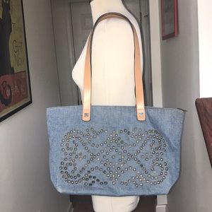MaXX New York Denim Grommets Tote 😘